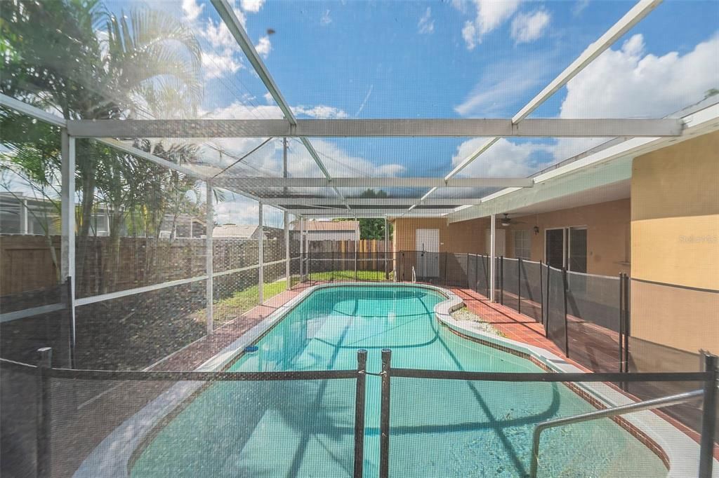 For Sale: $500,000 (3 beds, 2 baths, 1296 Square Feet)