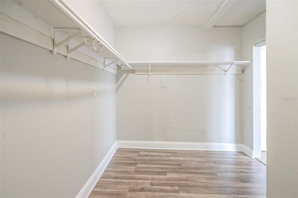 For Sale: $500,000 (3 beds, 2 baths, 1296 Square Feet)