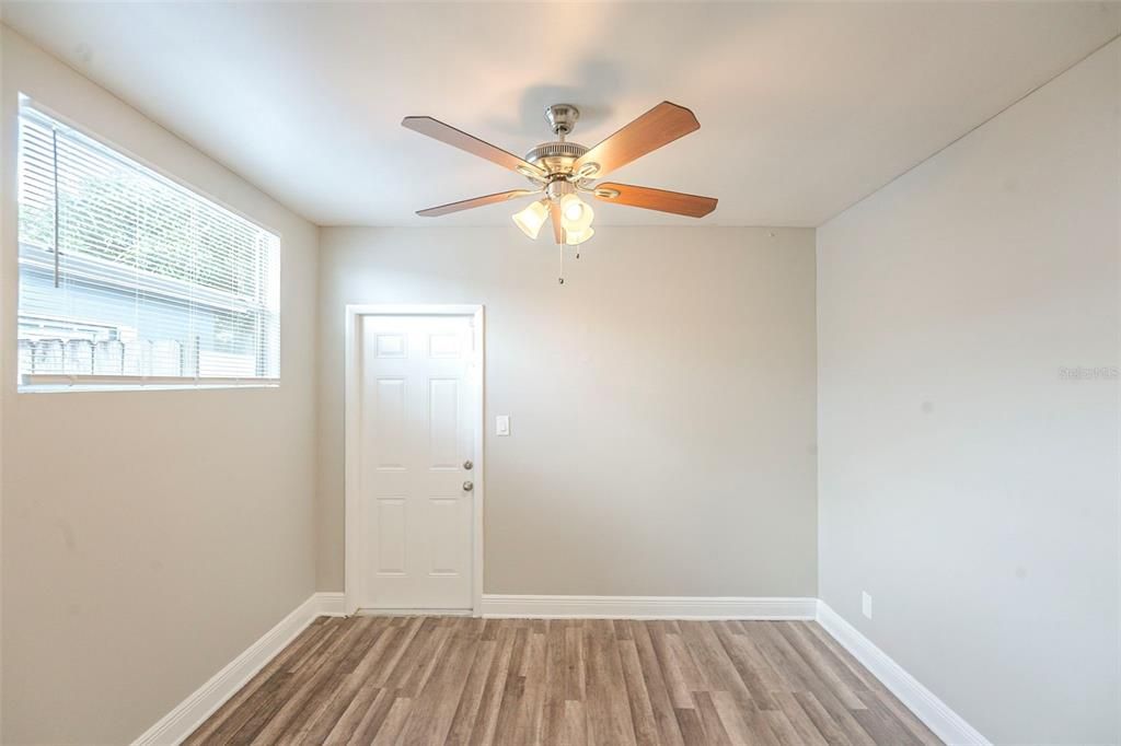 For Sale: $500,000 (3 beds, 2 baths, 1296 Square Feet)