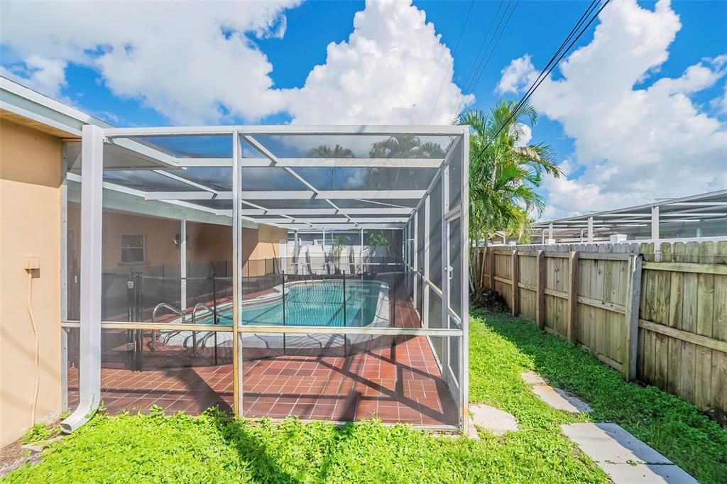 For Sale: $500,000 (3 beds, 2 baths, 1296 Square Feet)