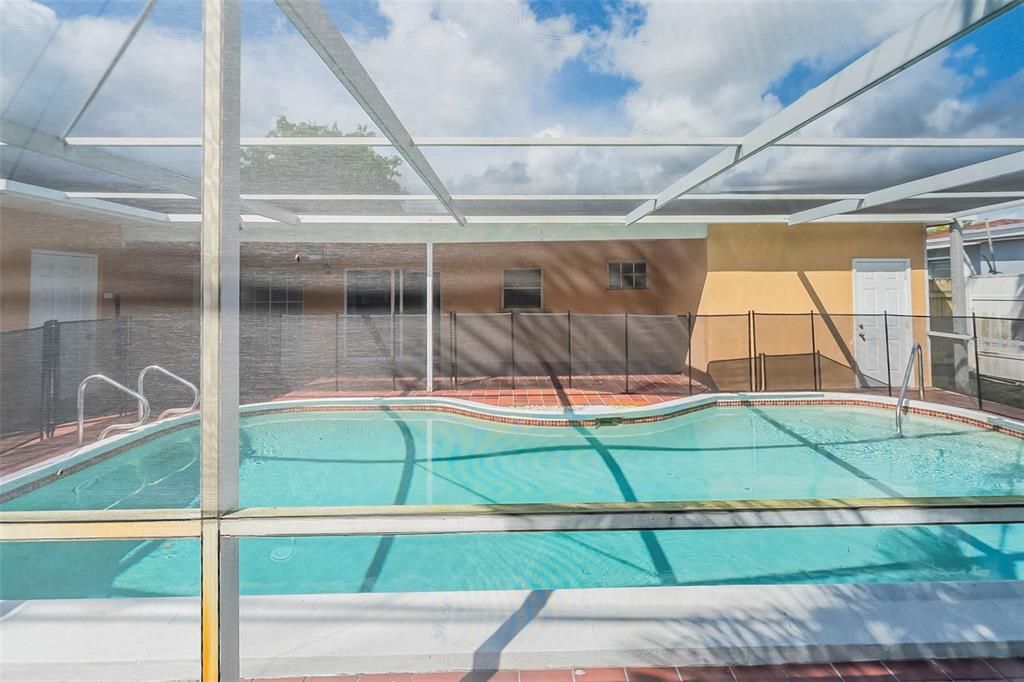 For Sale: $500,000 (3 beds, 2 baths, 1296 Square Feet)