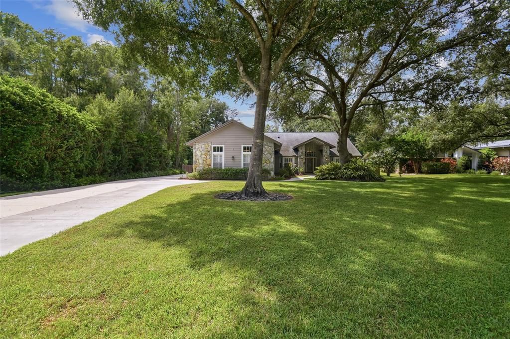 合同活跃: $948,900 (4 贝兹, 3 浴室, 2742 平方英尺)