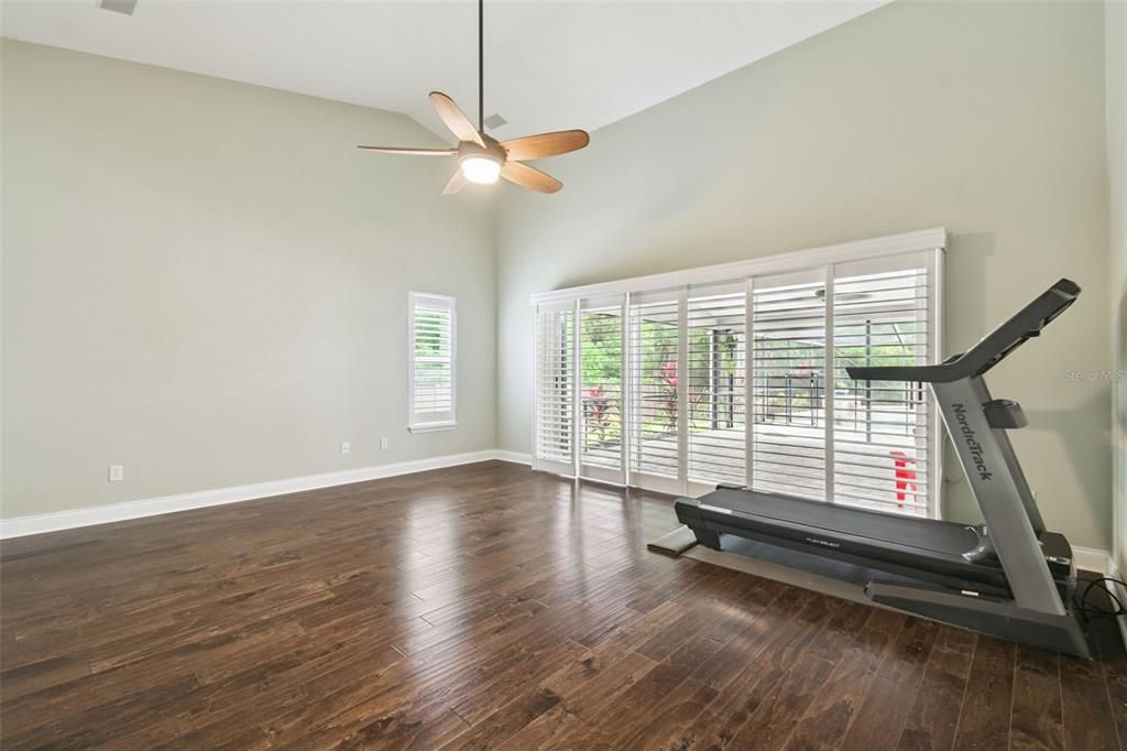 合同活跃: $948,900 (4 贝兹, 3 浴室, 2742 平方英尺)