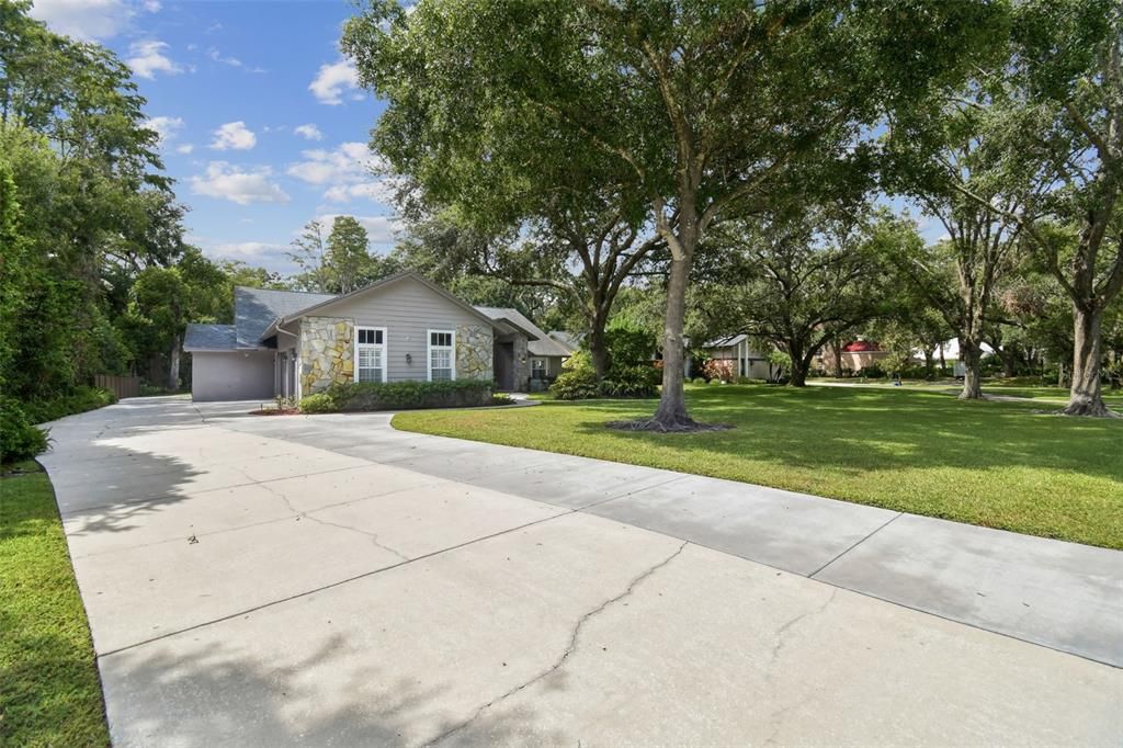 合同活跃: $948,900 (4 贝兹, 3 浴室, 2742 平方英尺)