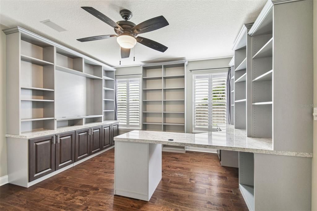 合同活跃: $948,900 (4 贝兹, 3 浴室, 2742 平方英尺)