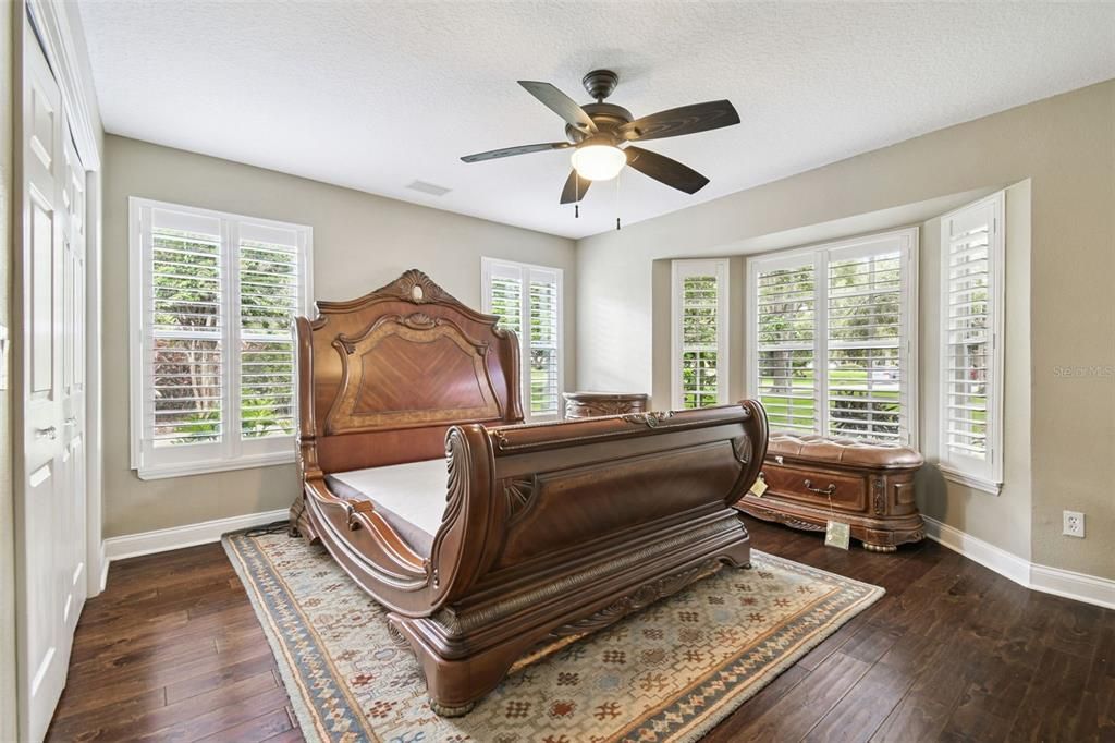 合同活跃: $948,900 (4 贝兹, 3 浴室, 2742 平方英尺)