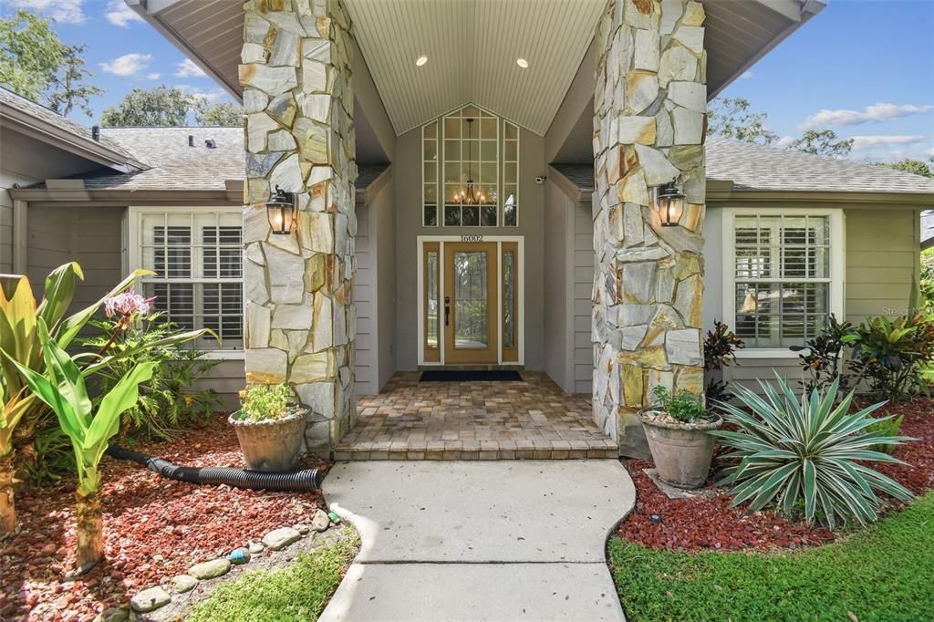 合同活跃: $948,900 (4 贝兹, 3 浴室, 2742 平方英尺)