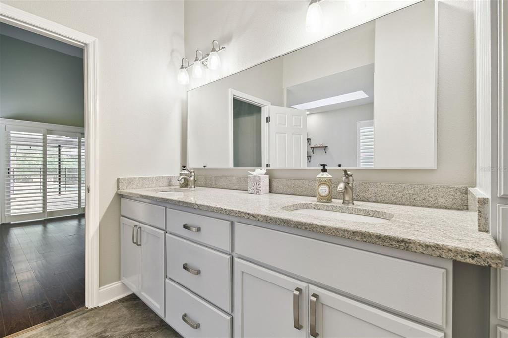 合同活跃: $948,900 (4 贝兹, 3 浴室, 2742 平方英尺)