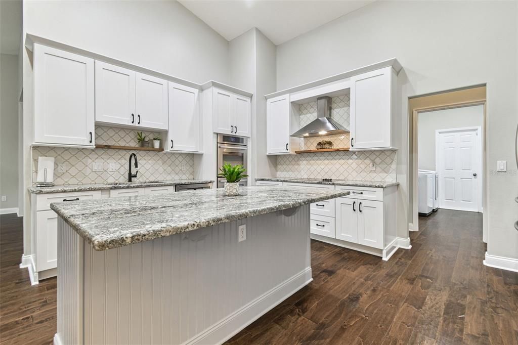 合同活跃: $948,900 (4 贝兹, 3 浴室, 2742 平方英尺)