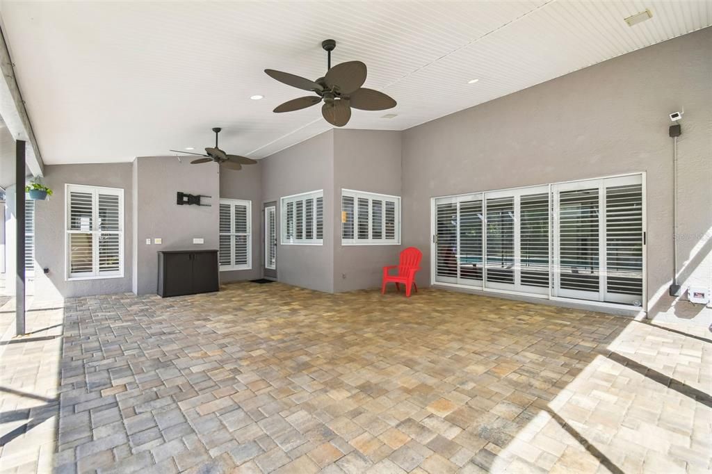 合同活跃: $948,900 (4 贝兹, 3 浴室, 2742 平方英尺)