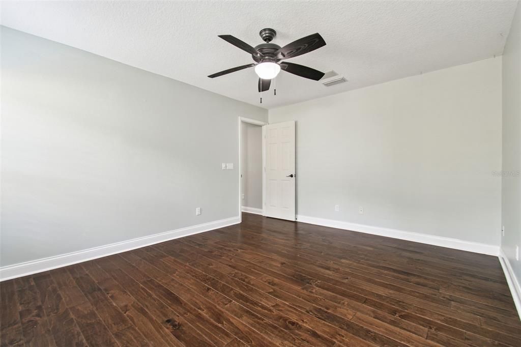 合同活跃: $948,900 (4 贝兹, 3 浴室, 2742 平方英尺)