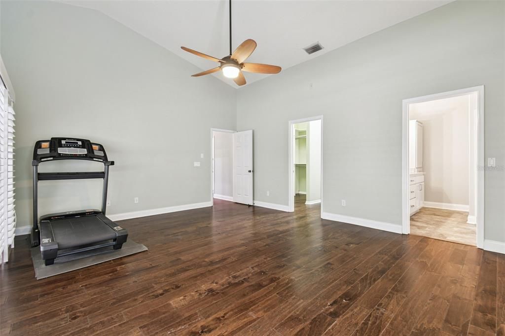 合同活跃: $948,900 (4 贝兹, 3 浴室, 2742 平方英尺)