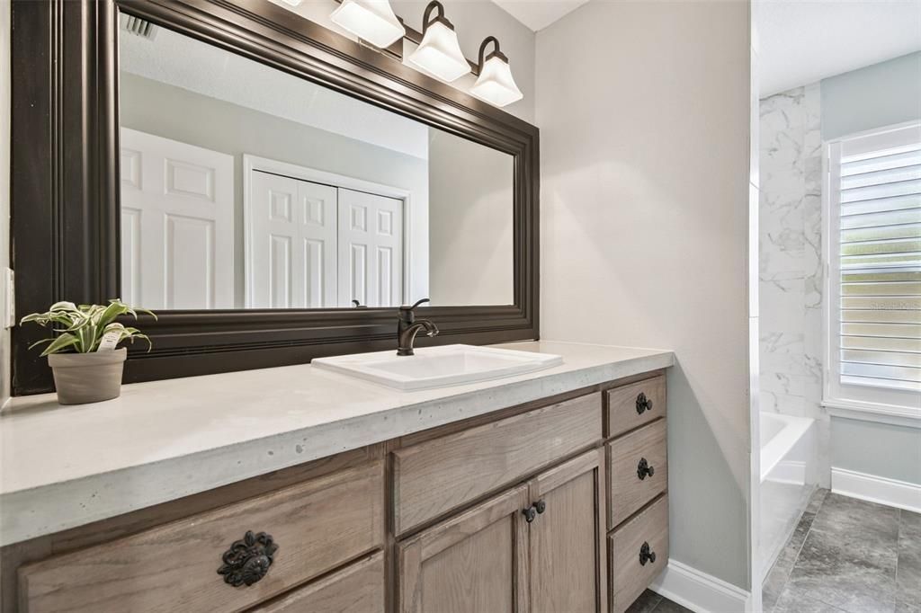 合同活跃: $948,900 (4 贝兹, 3 浴室, 2742 平方英尺)