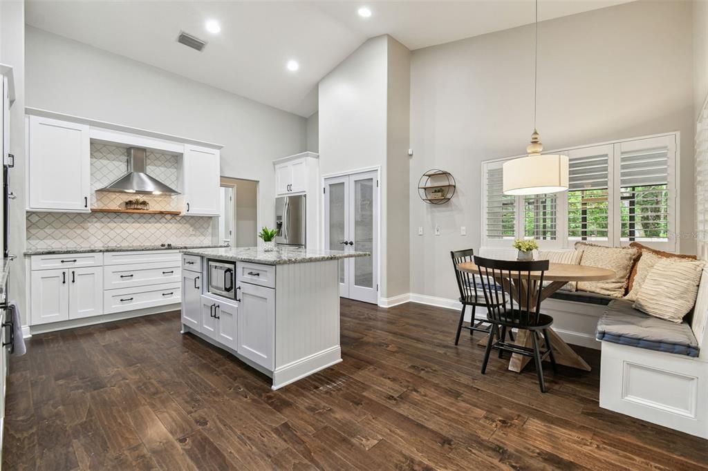 合同活跃: $948,900 (4 贝兹, 3 浴室, 2742 平方英尺)