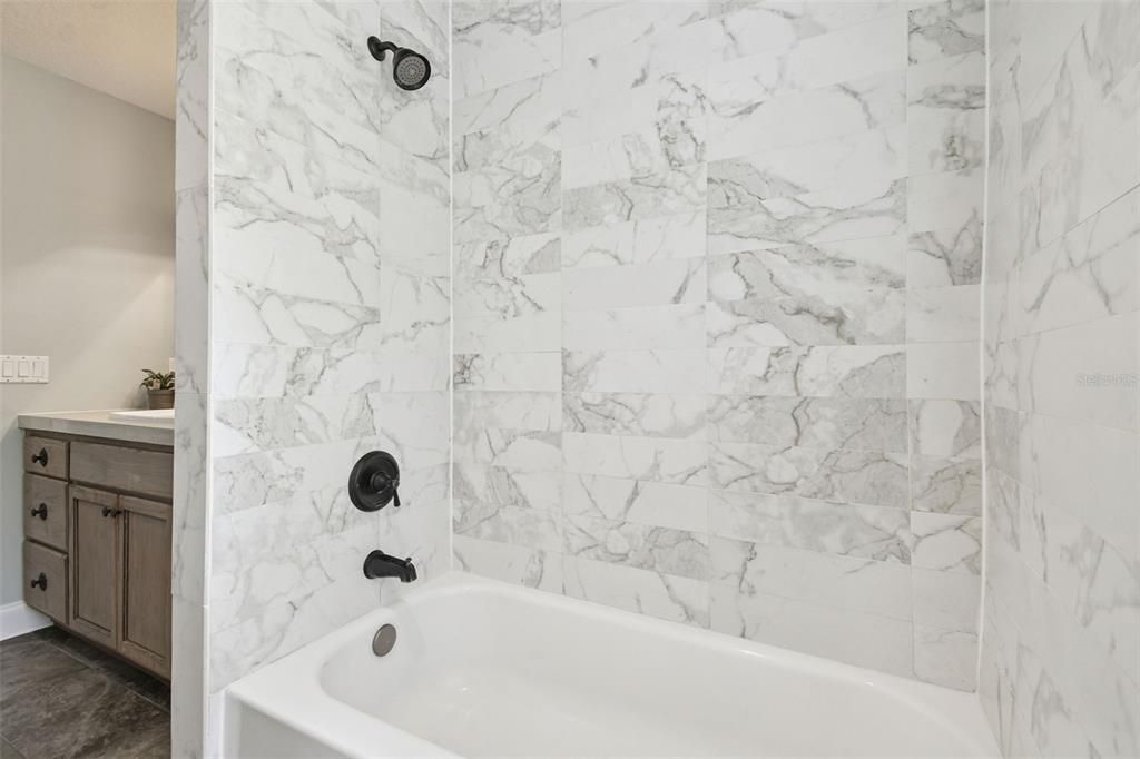 合同活跃: $948,900 (4 贝兹, 3 浴室, 2742 平方英尺)