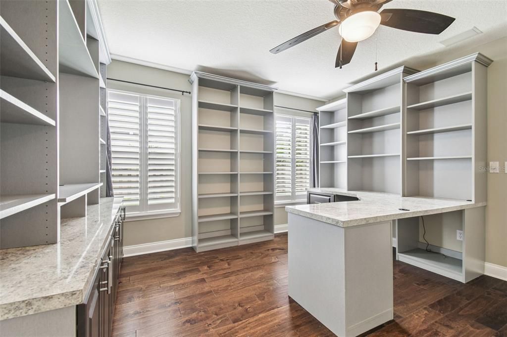 合同活跃: $948,900 (4 贝兹, 3 浴室, 2742 平方英尺)