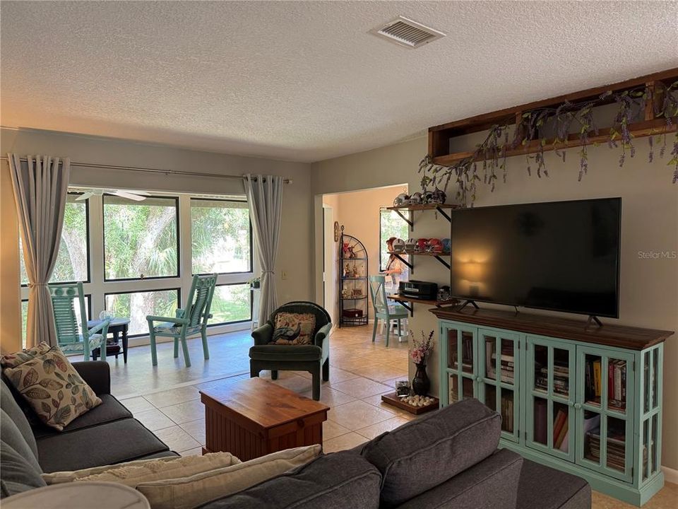 待售: $209,900 (2 贝兹, 2 浴室, 1056 平方英尺)