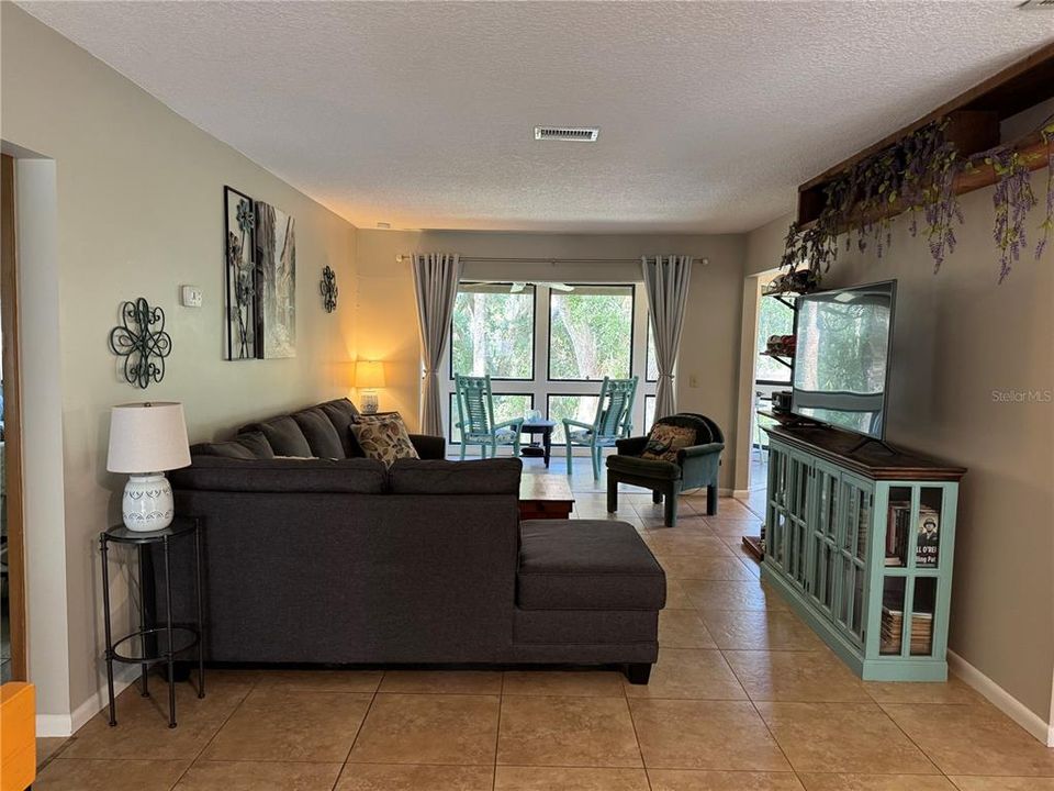 待售: $209,900 (2 贝兹, 2 浴室, 1056 平方英尺)