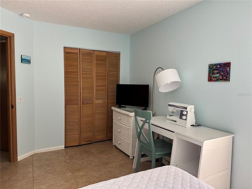 待售: $209,900 (2 贝兹, 2 浴室, 1056 平方英尺)