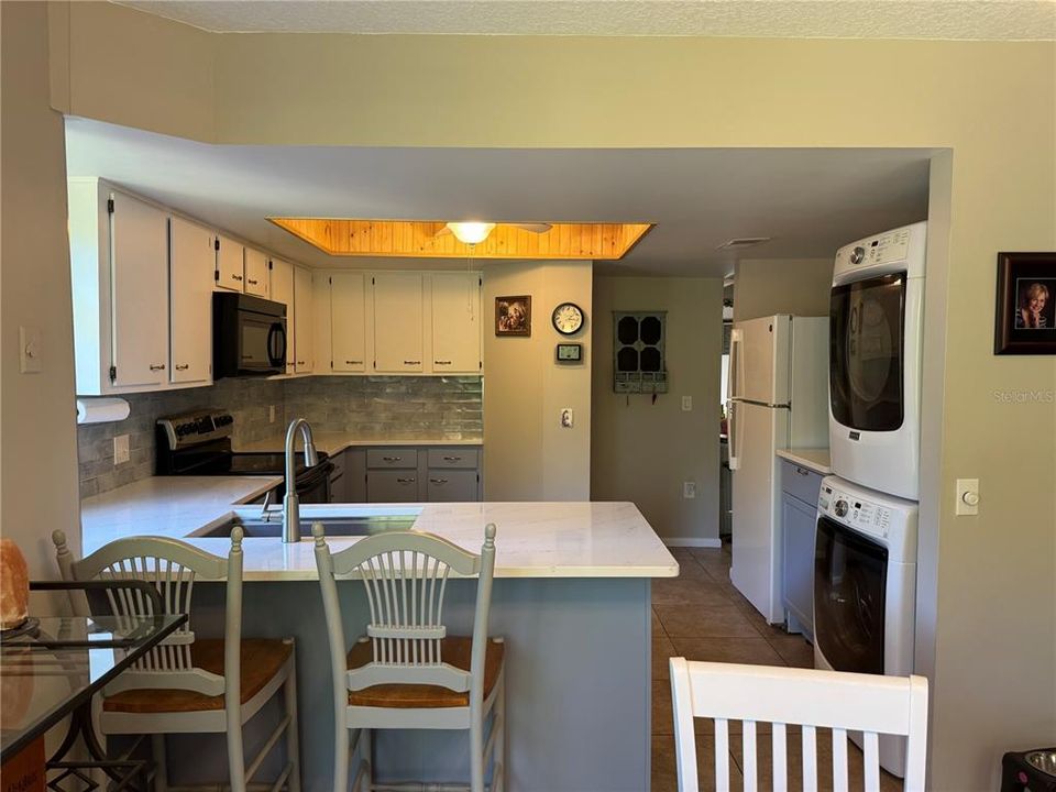 待售: $209,900 (2 贝兹, 2 浴室, 1056 平方英尺)