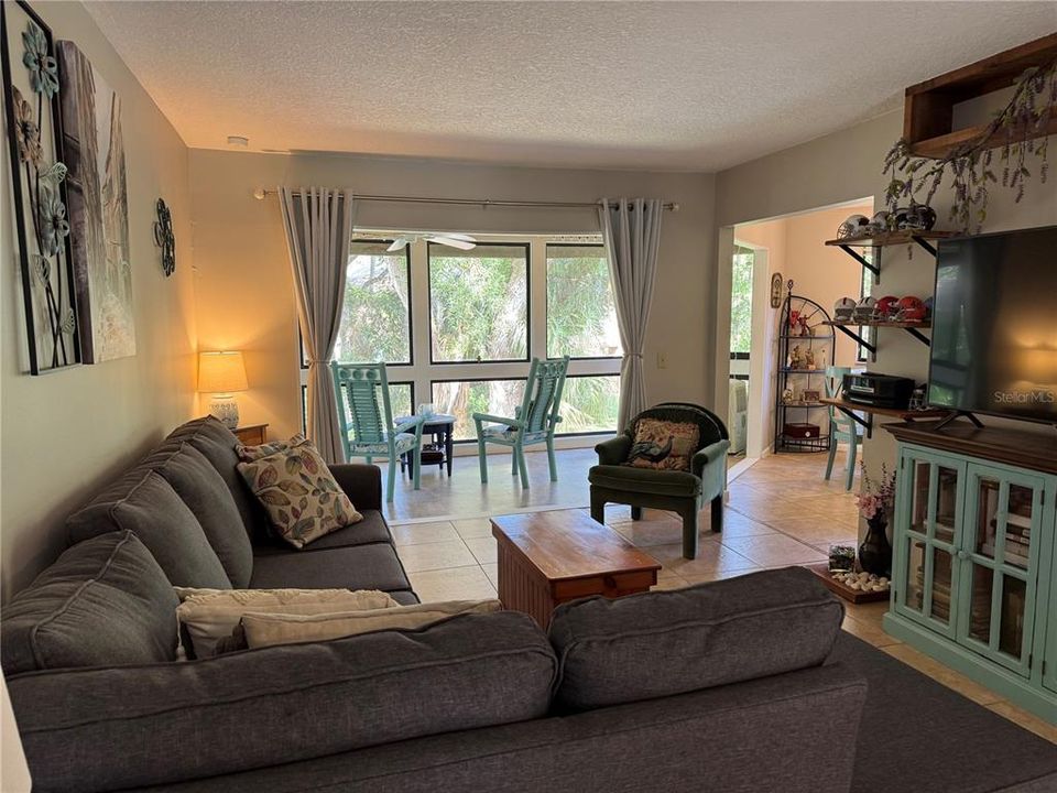 待售: $209,900 (2 贝兹, 2 浴室, 1056 平方英尺)