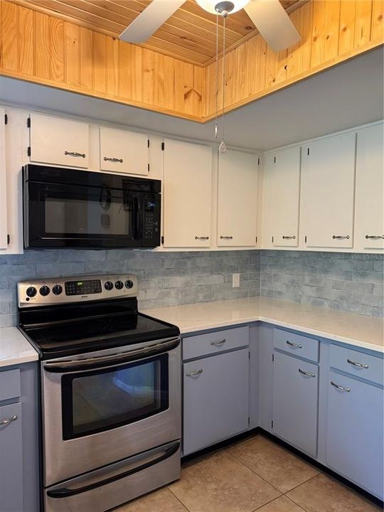 待售: $209,900 (2 贝兹, 2 浴室, 1056 平方英尺)