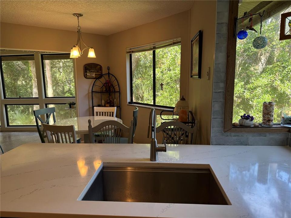 待售: $209,900 (2 贝兹, 2 浴室, 1056 平方英尺)