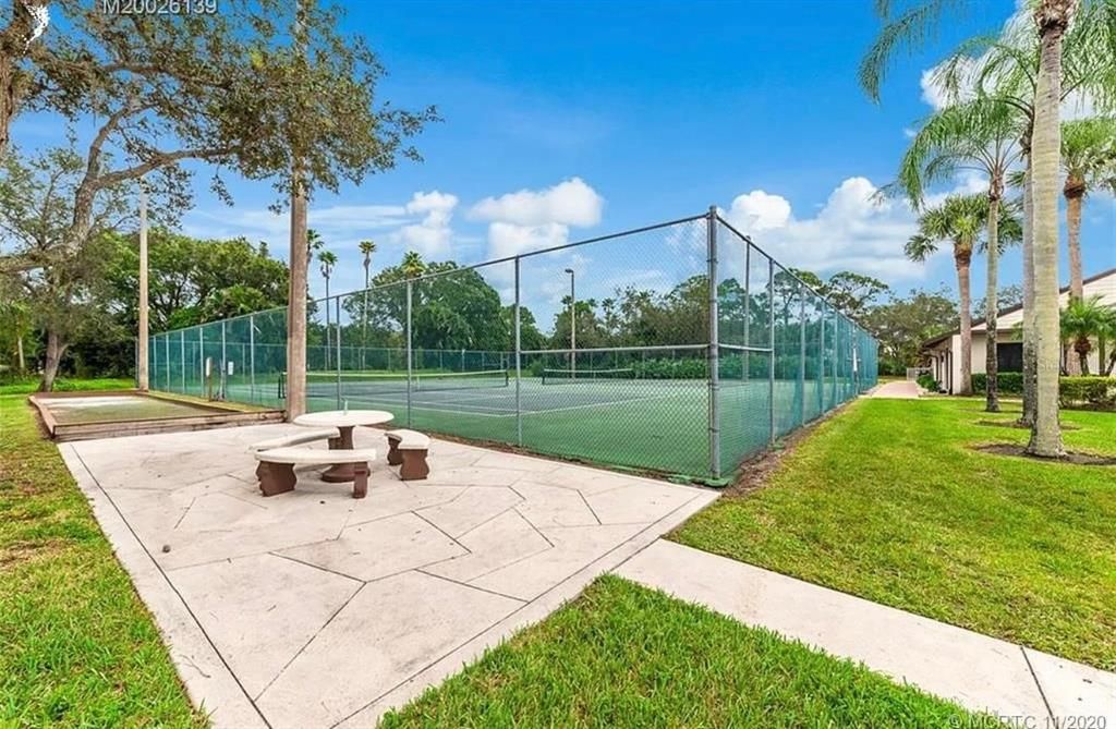 最近售出: $225,000 (1 贝兹, 1 浴室, 830 平方英尺)