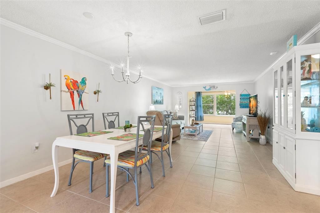 На продажу: $235,000 (2 спален, 2 ванн, 1250 Квадратных фут)