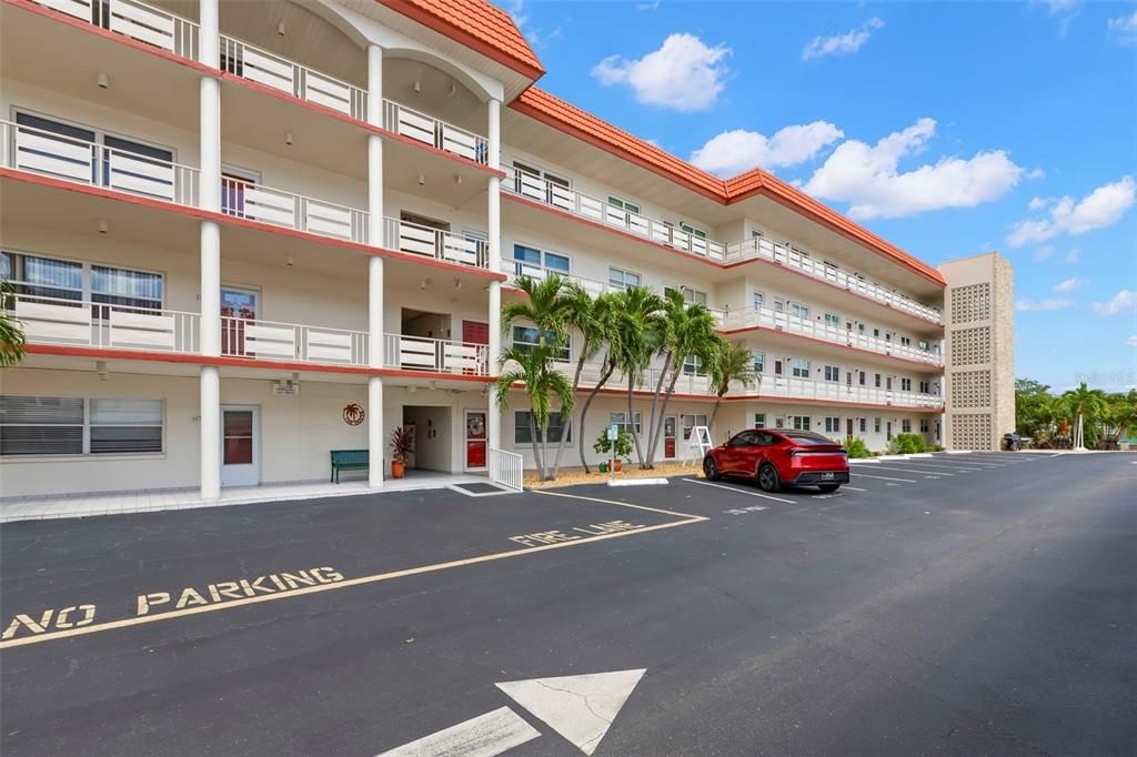 На продажу: $235,000 (2 спален, 2 ванн, 1250 Квадратных фут)