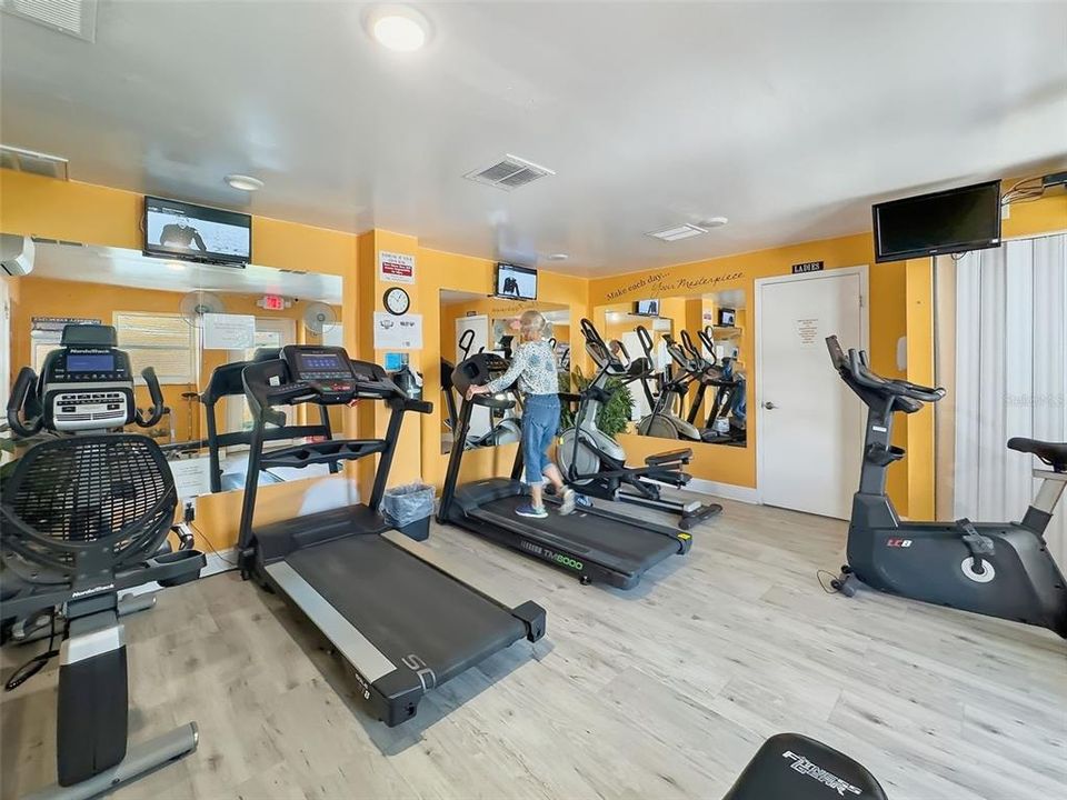 На продажу: $235,000 (2 спален, 2 ванн, 1250 Квадратных фут)