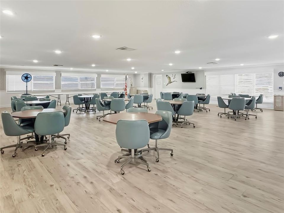 На продажу: $235,000 (2 спален, 2 ванн, 1250 Квадратных фут)