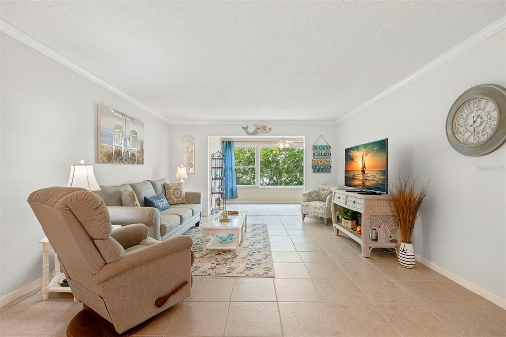 На продажу: $235,000 (2 спален, 2 ванн, 1250 Квадратных фут)