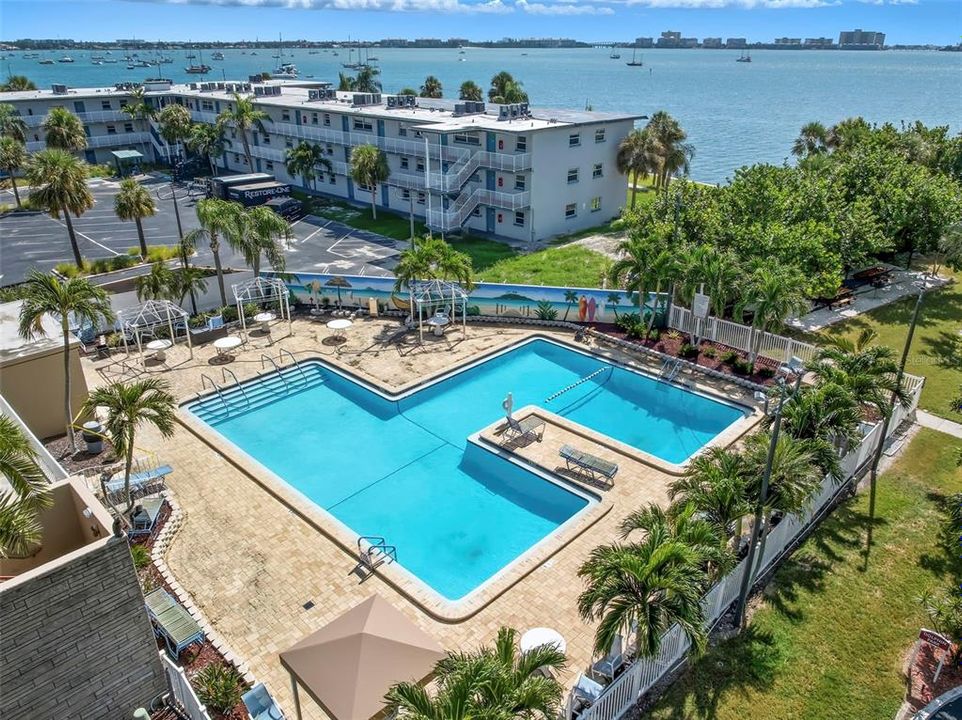 На продажу: $235,000 (2 спален, 2 ванн, 1250 Квадратных фут)