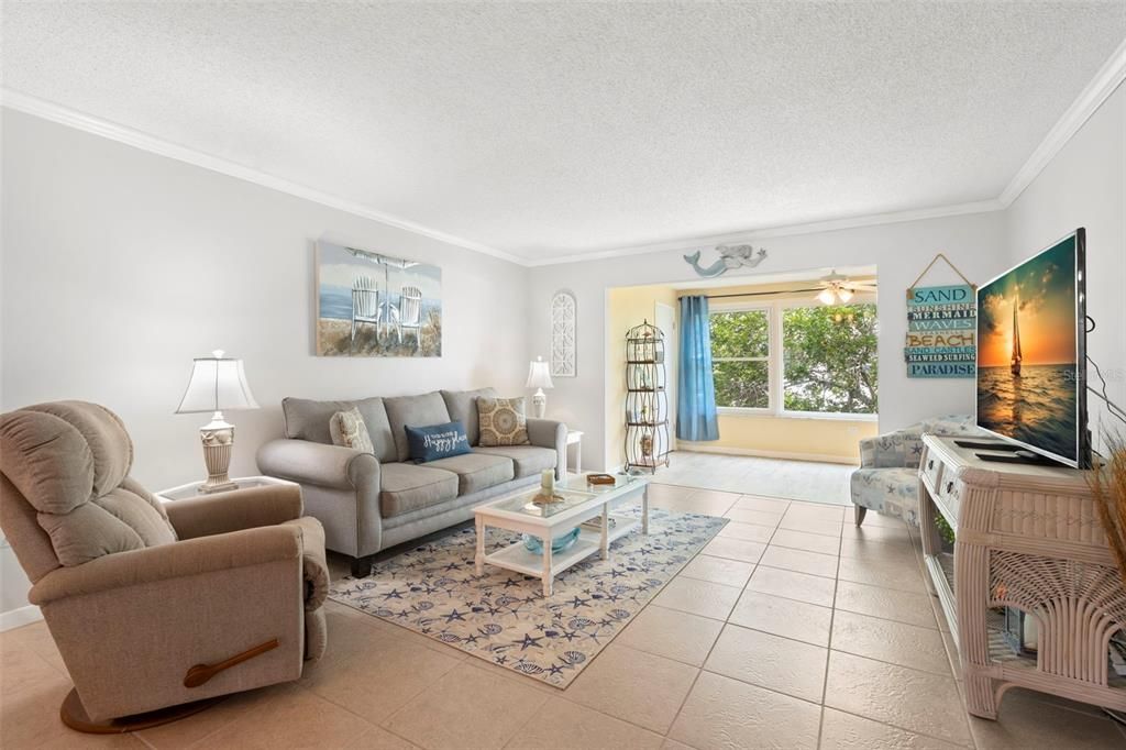 На продажу: $235,000 (2 спален, 2 ванн, 1250 Квадратных фут)