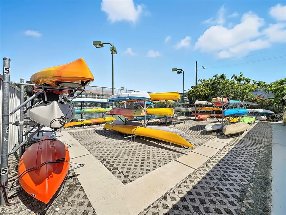 На продажу: $235,000 (2 спален, 2 ванн, 1250 Квадратных фут)