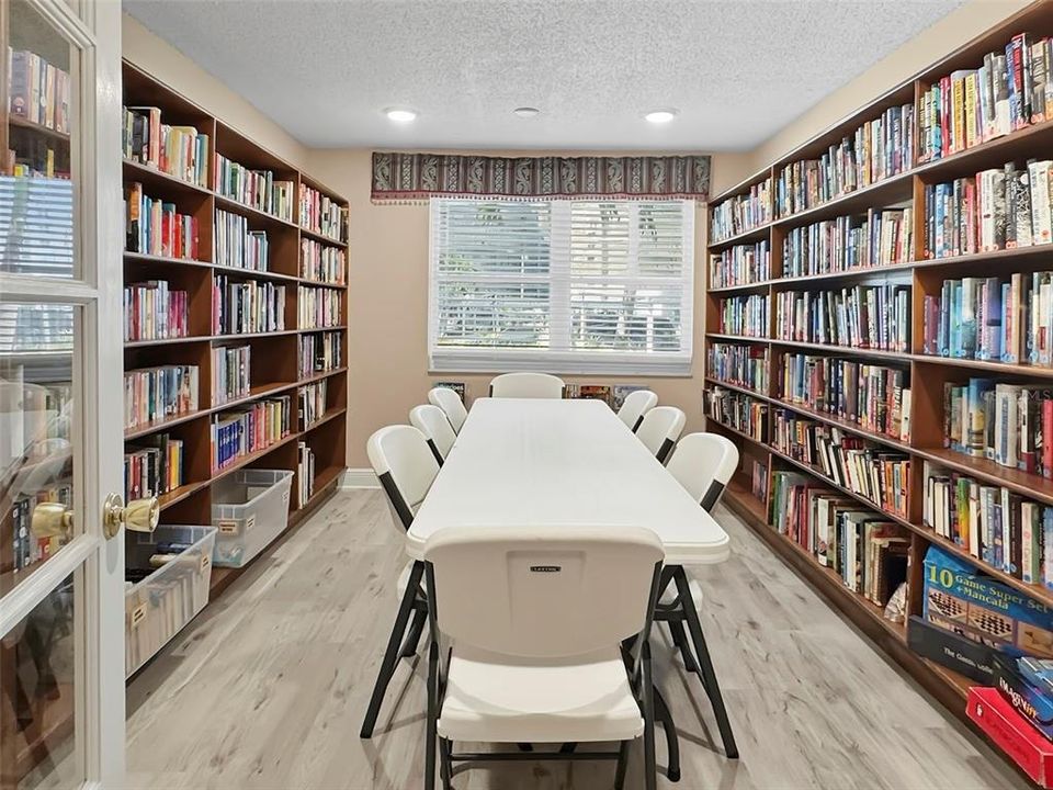 На продажу: $235,000 (2 спален, 2 ванн, 1250 Квадратных фут)