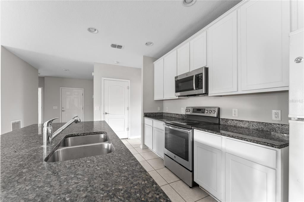 На продажу: $350,000 (3 спален, 2 ванн, 1606 Квадратных фут)