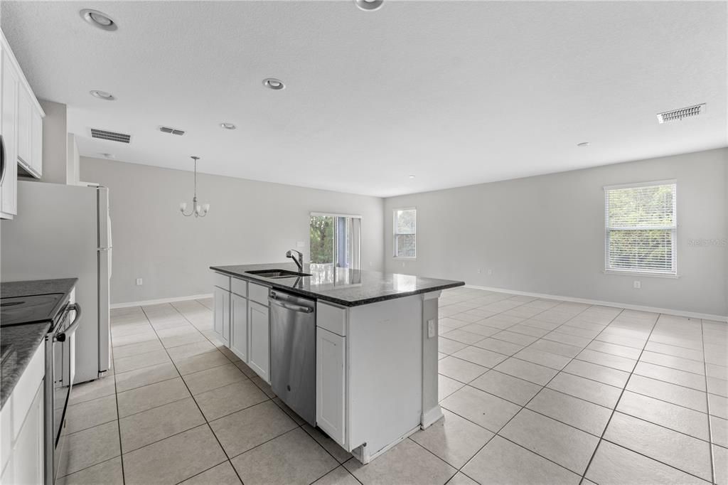 На продажу: $350,000 (3 спален, 2 ванн, 1606 Квадратных фут)