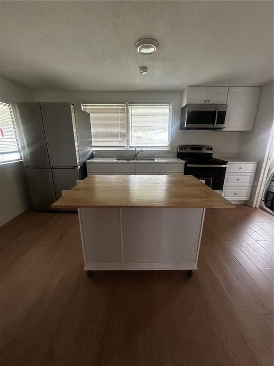 На продажу: $285,000 (3 спален, 1 ванн, 1204 Квадратных фут)