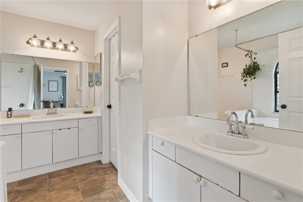 合同活跃: $360,000 (3 贝兹, 2 浴室, 1470 平方英尺)