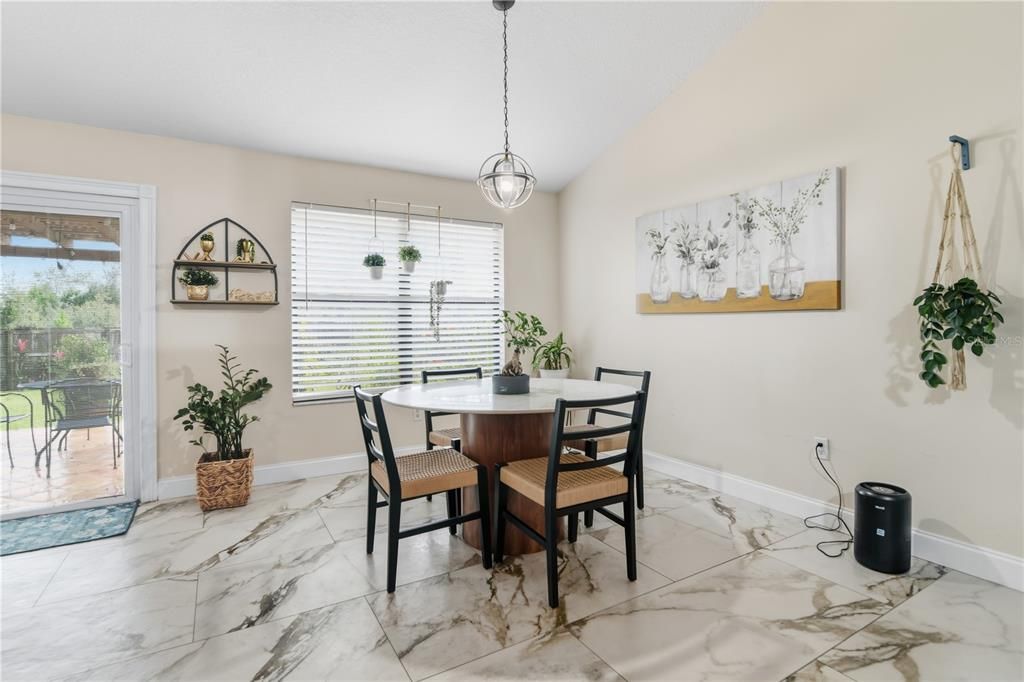 合同活跃: $360,000 (3 贝兹, 2 浴室, 1470 平方英尺)