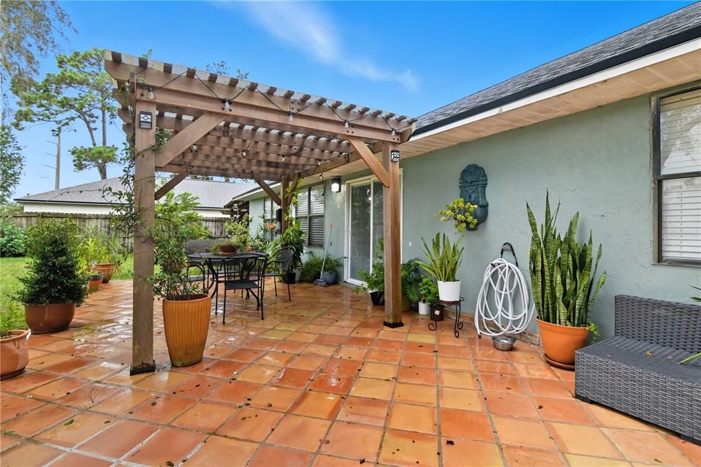 合同活跃: $360,000 (3 贝兹, 2 浴室, 1470 平方英尺)