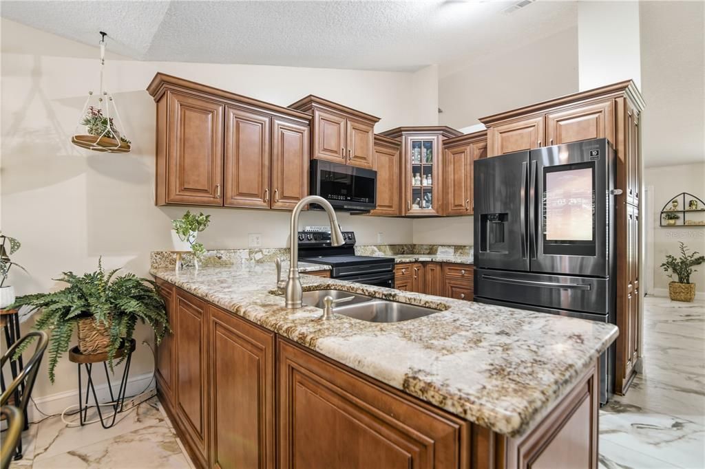 合同活跃: $360,000 (3 贝兹, 2 浴室, 1470 平方英尺)