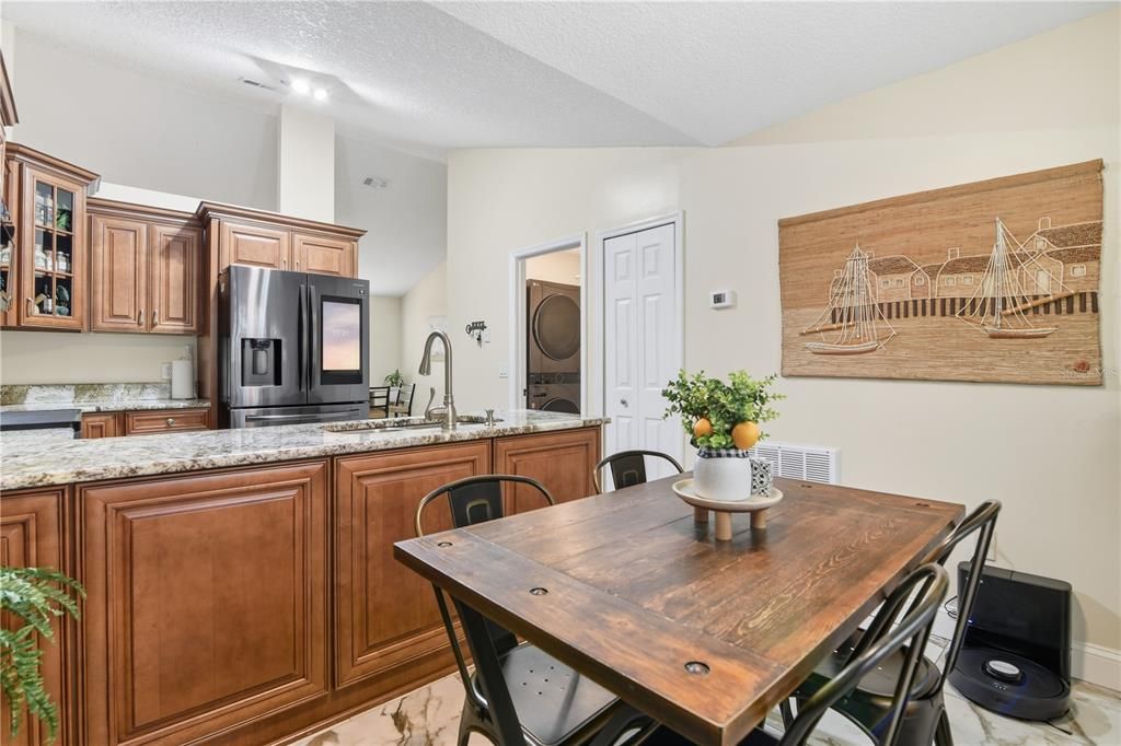 合同活跃: $360,000 (3 贝兹, 2 浴室, 1470 平方英尺)