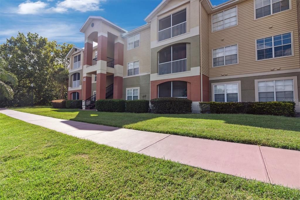 For Rent: $1,550 (2 beds, 2 baths, 975 Square Feet)