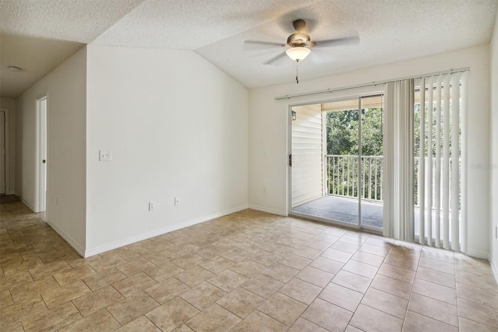 For Rent: $1,550 (2 beds, 2 baths, 975 Square Feet)