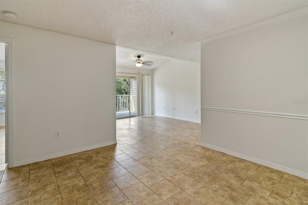 For Rent: $1,550 (2 beds, 2 baths, 975 Square Feet)