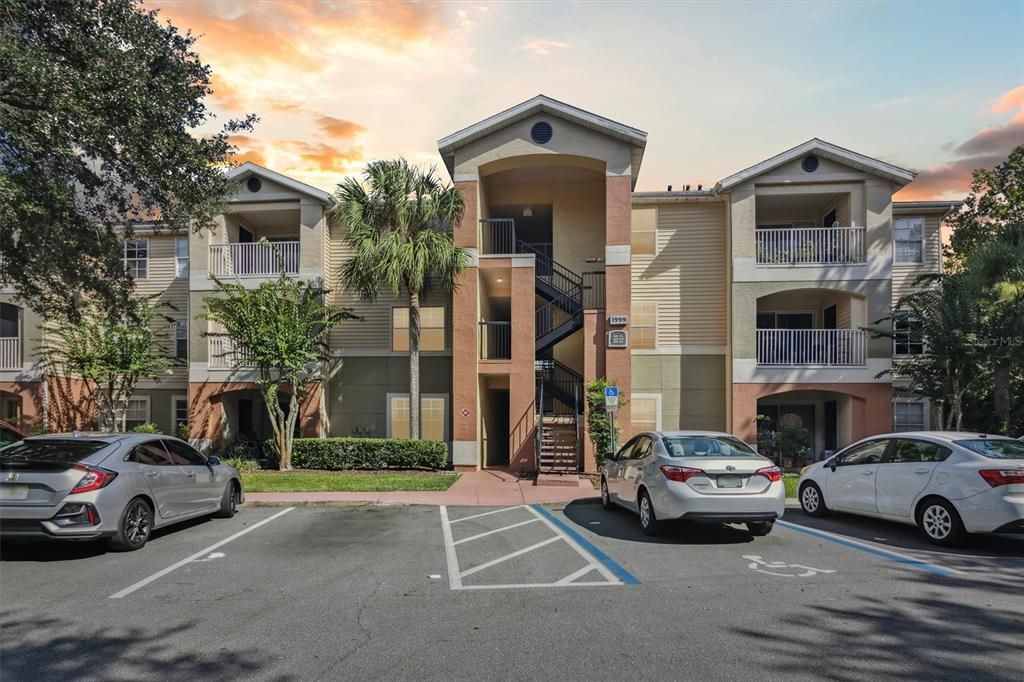 For Rent: $1,550 (2 beds, 2 baths, 975 Square Feet)