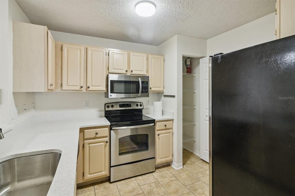 For Rent: $1,550 (2 beds, 2 baths, 975 Square Feet)